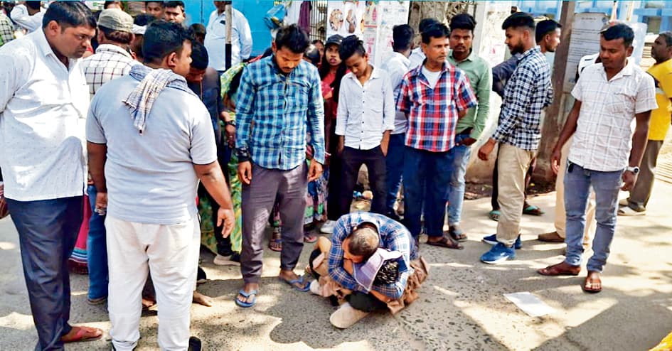 Chapra News : मां के साथ स्कूल में दाखिला लेने जा रही बच्ची की सड़क हादसे में मौत