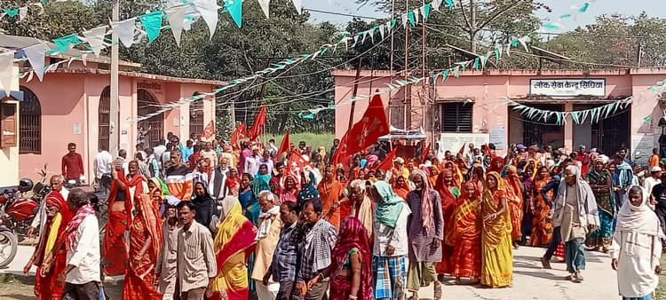 Samastipur News: मांगों को लेकर माकपा ने प्रदर्शन कर दिया धरना