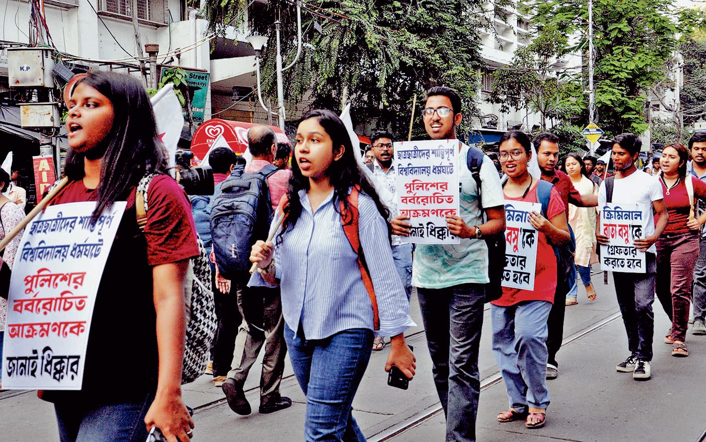 ब्रात्य ने घायल छात्र के पिता को फोन कर घटना पर जताया खेद