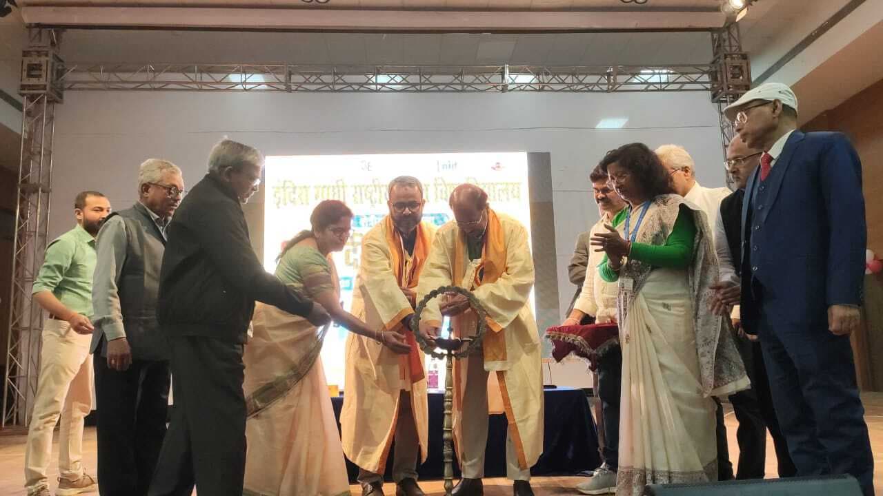 नयी शिक्षा नीति में खोले गये सार्थक व सकारात्मक ज्ञान के द्वार : कुलपति