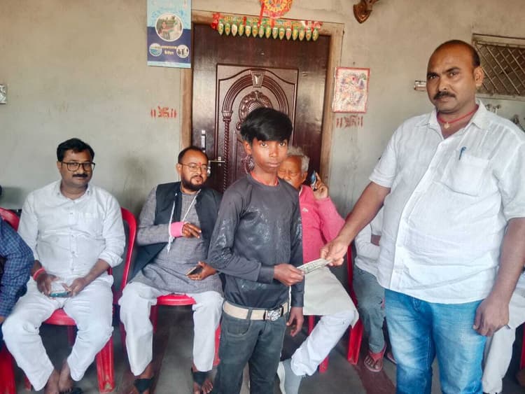 मृतक के परिजनों से मिले विधानसभा के उपाध्यक्ष