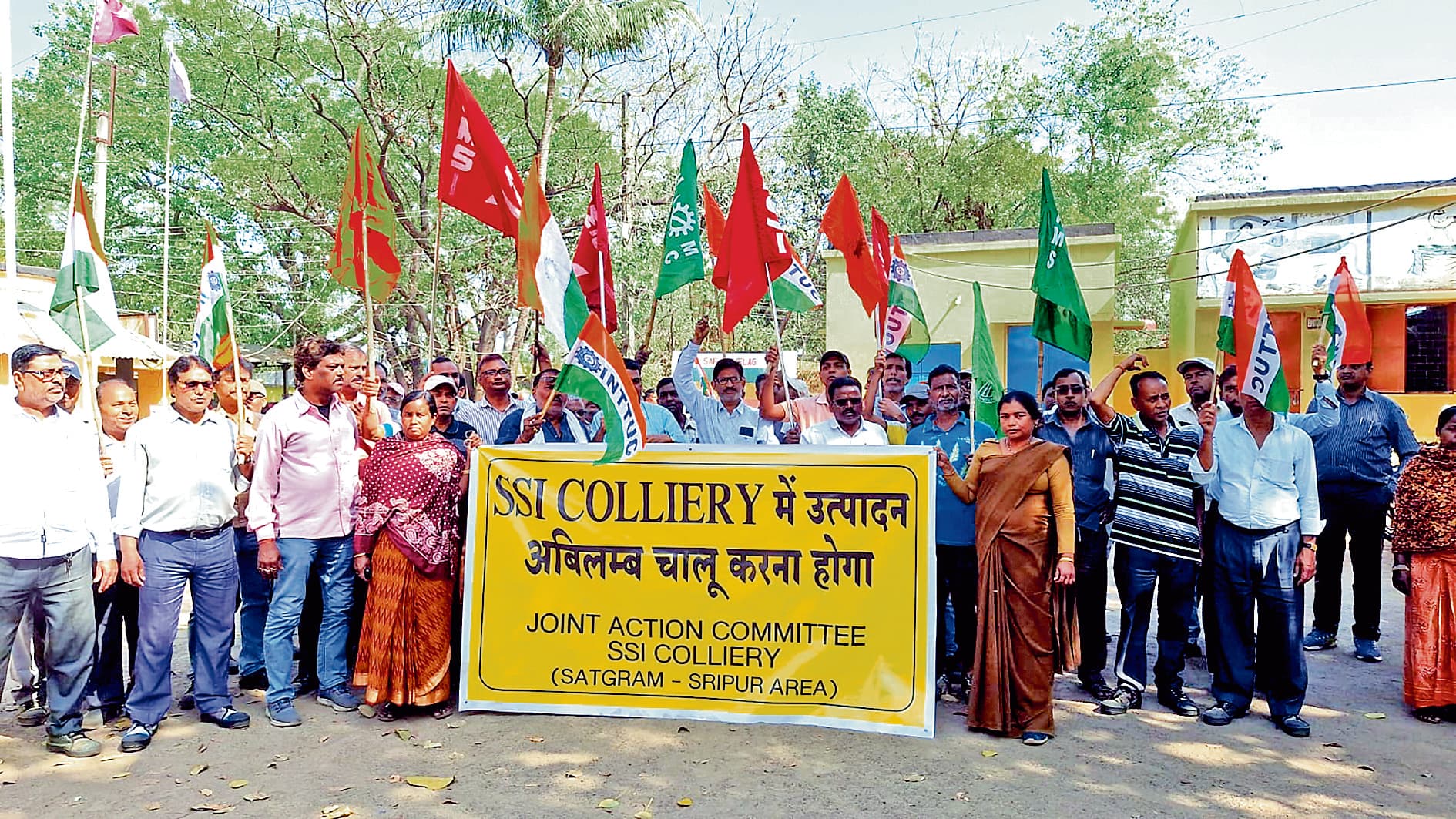 इसीएल के खिलाफ एसएसआइ कोलियरी में श्रमिकों का प्रतिवाद