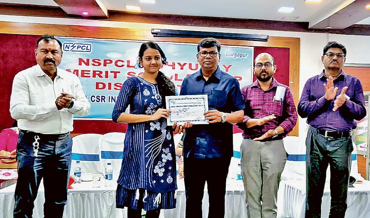 दुर्गापुर : चार हाइस्कूलों के छात्रों को मिला एनएसपीसीएल अभ्युदय मेरिट स्कॉलरशिप