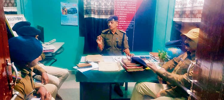 Chapra News : रमजान व होली को लेकर चौक-चौराहों पर चौकसी बरतने का निर्देश