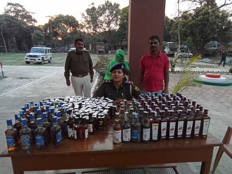 विदेशी शराब के साथ महिला गिरफ्तार