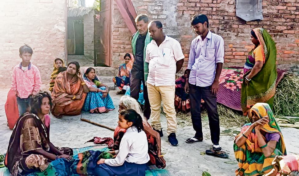 hajipur news. खेलने के दौरान तालाब में डूबने से बच्चे की मौत