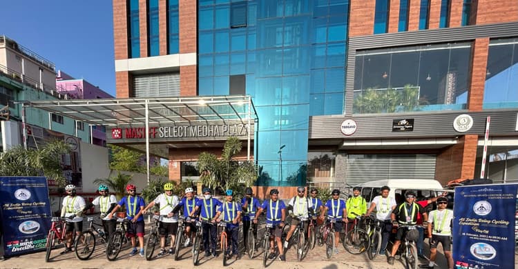 Deoghar news ; स्वच्छ हवा और जीवनशैली के लिए साइकिलिंग को बढ़ावा देने के लिए किया प्रेरित