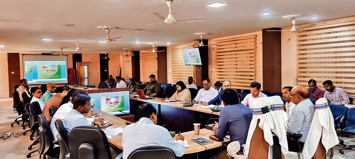 hajipur news. बिहार दिवस पर कार्यालयों को नीली रोशनी से सजाएं