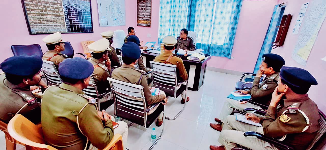 Ara News : डीआइजी ने किया एसडीपीओ कार्यालय का निरीक्षण, कई निर्देश