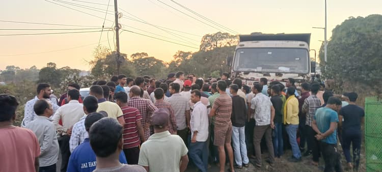 Dhanbad News: हाइवा के धक्के से बीसीसीएलकर्मी की मौत, हंगामा