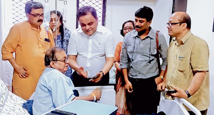 जेयू के कुलपति अस्पताल में भर्ती, ब्रात्य बसु देखने पहुंचे