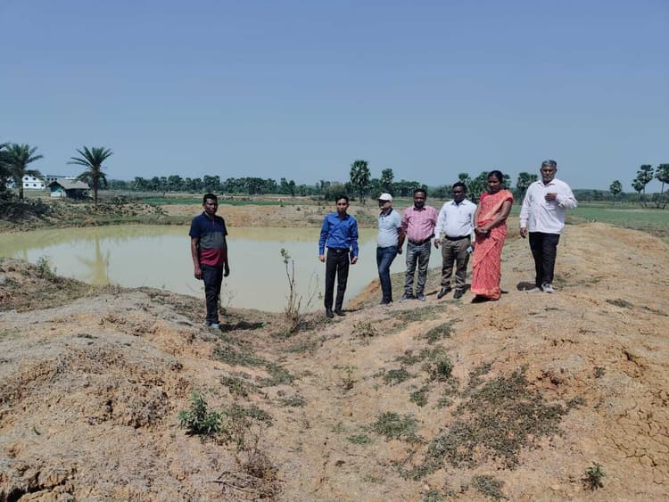 मनरेगा से संचालित योजनाओं का लिया गया जायजा