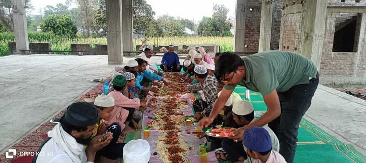 माहे रमजान के मुबारक माह में मोमिनों का इबादत और तिलावत में गुजर रहा रोजा