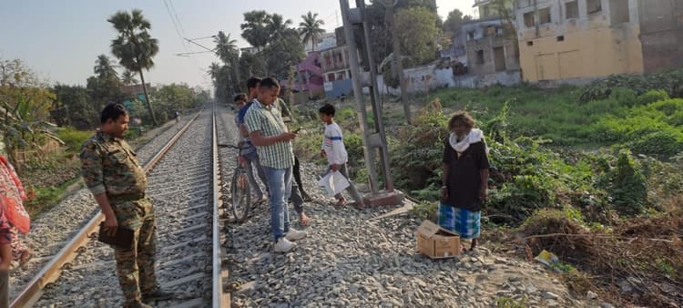 कार्टून में बंद एक मृत नवजात का शव बरामद