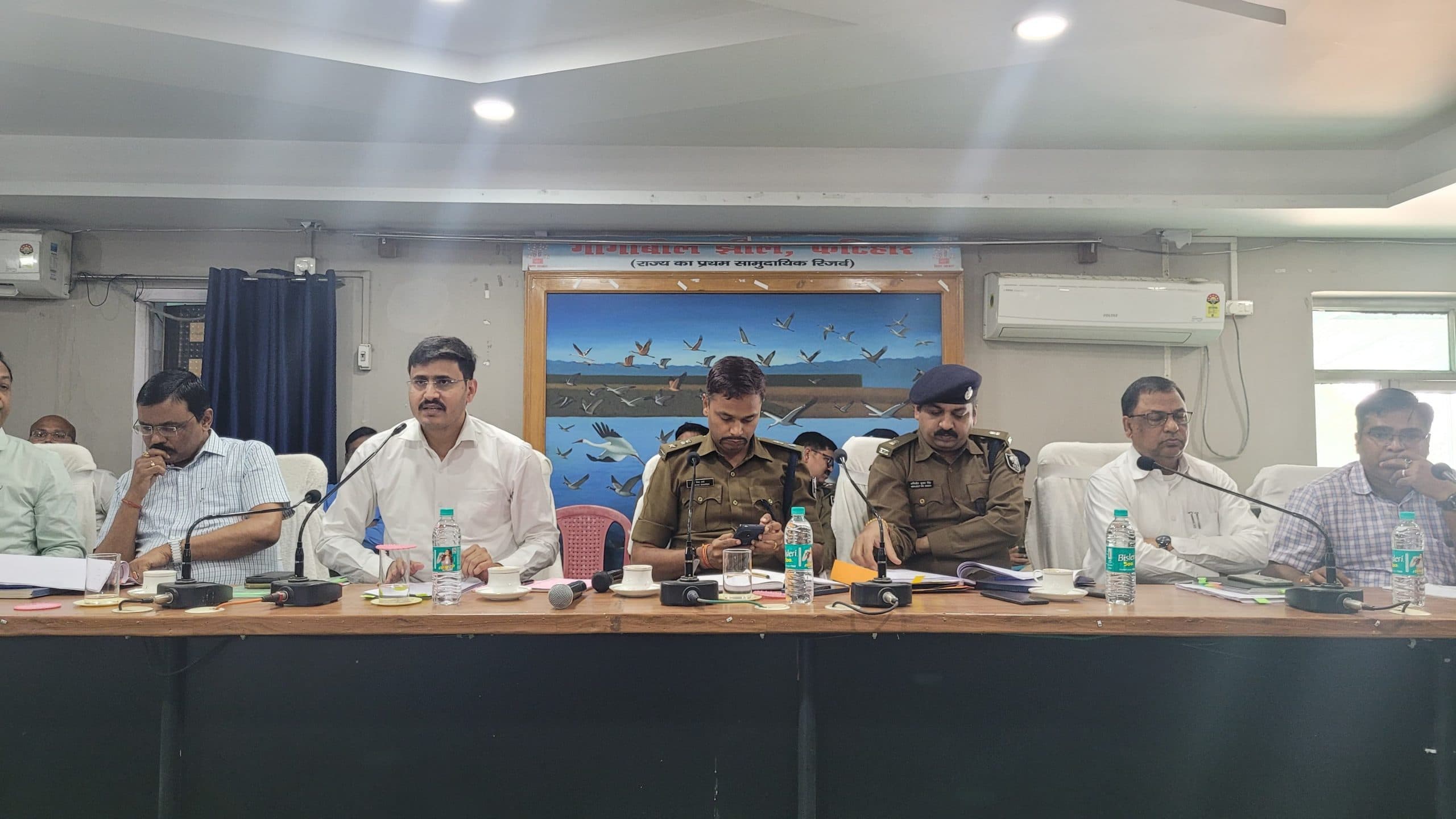 होली पर असामाजिक व शरारती तत्वों पर रखे विशेष नजर: डीएम