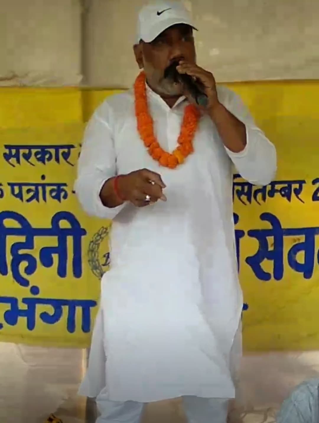 गृह रक्षकों ने सरकार के विरुद्ध शुरू किया प्रदर्शन