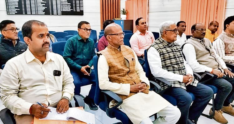 Gopalganj News : थावे मंदिर के प्रशासनिक भवन का निर्माण कार्य महोत्सव से पहले कर लें पूरा : डीएम