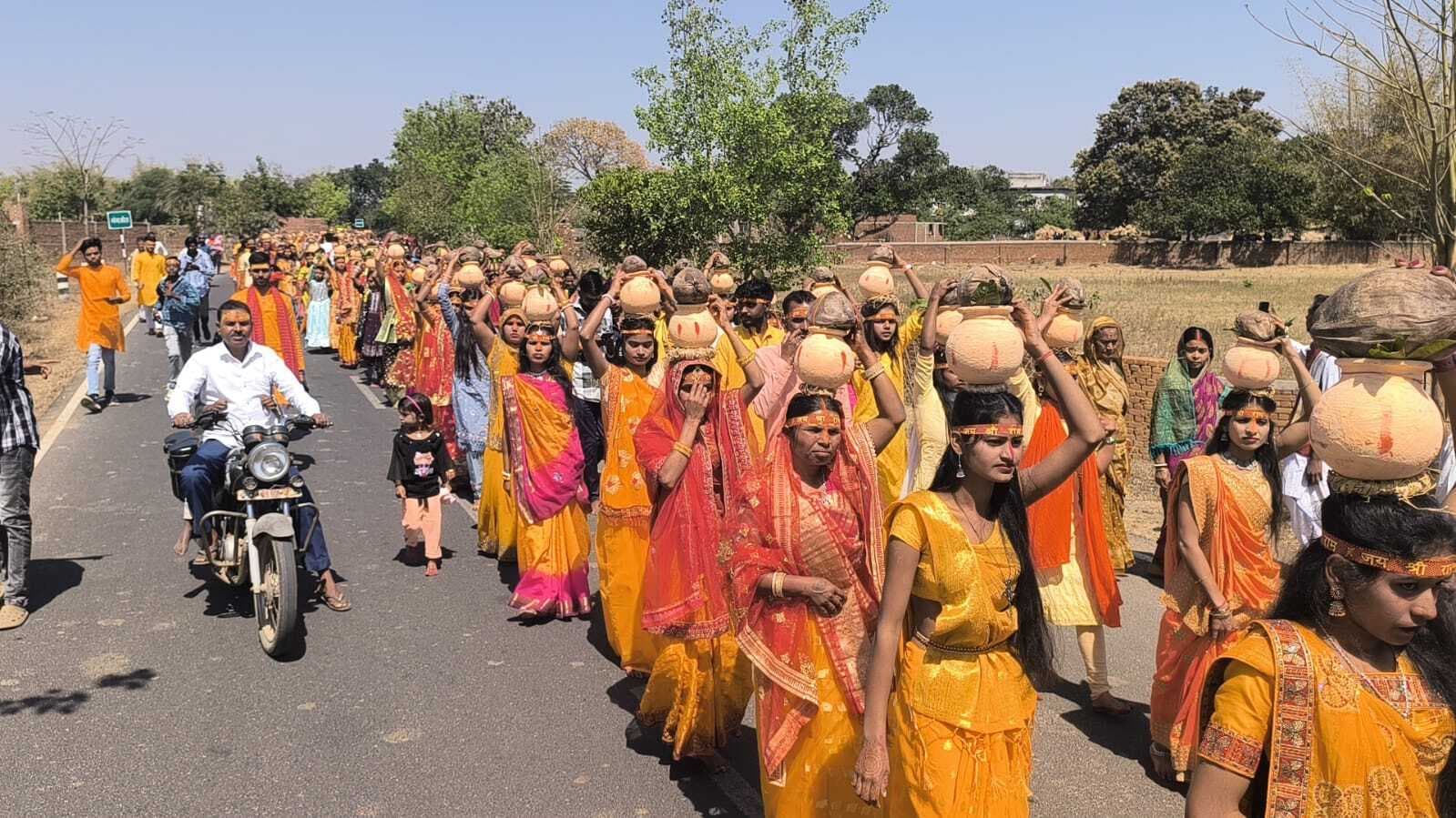 Deoghar news :पंचमुखी हनुमान की प्रतिमा की प्राण-प्रतिष्ठा को लेकर निकाली कलश शोभायात्रा