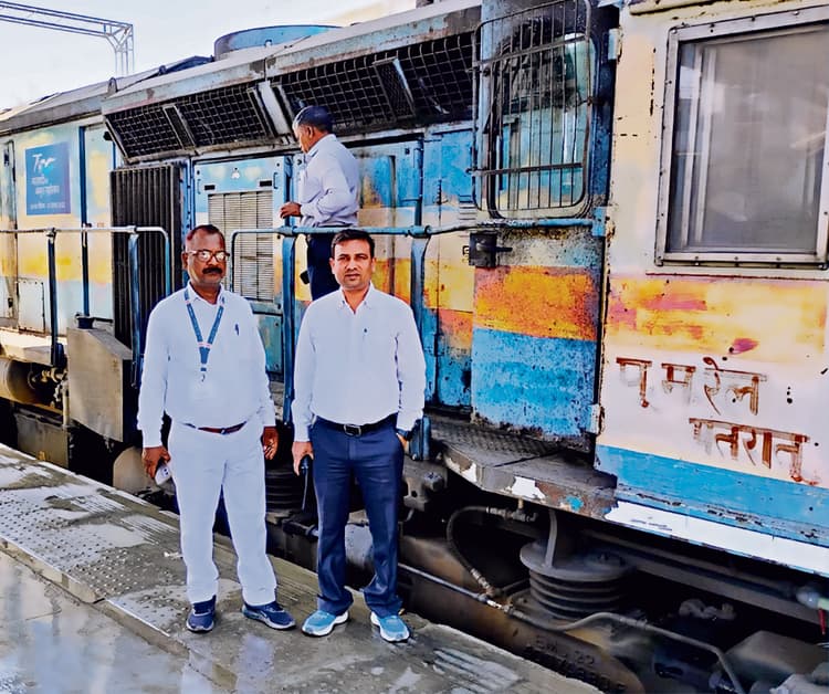 Gaya News : डीजल इंजन मालगाड़ी से चार और पांच नंबर प्लेटफॉर्म पर किया गया ट्रायल