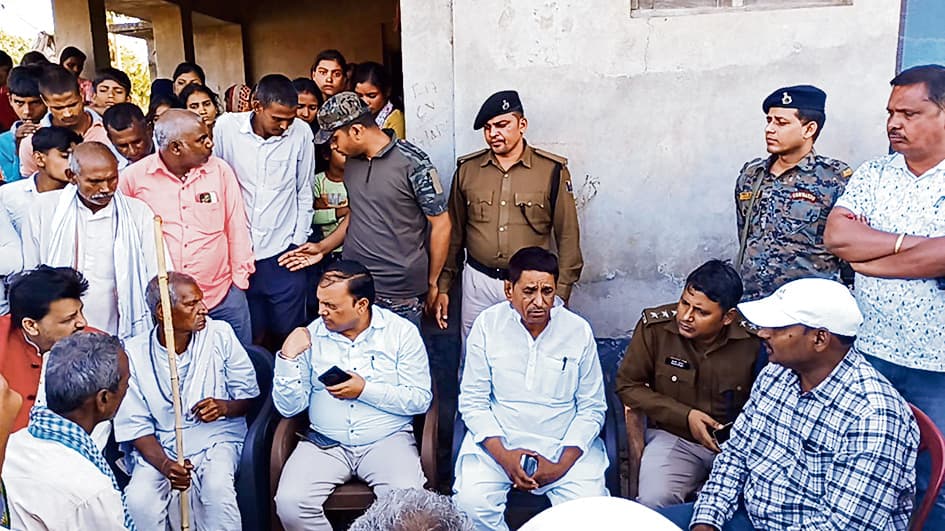 Gaya News : एक साथ जलीं मां, बेटी व बेटे की चिताएं, दृश्य देख रो पड़े लोग