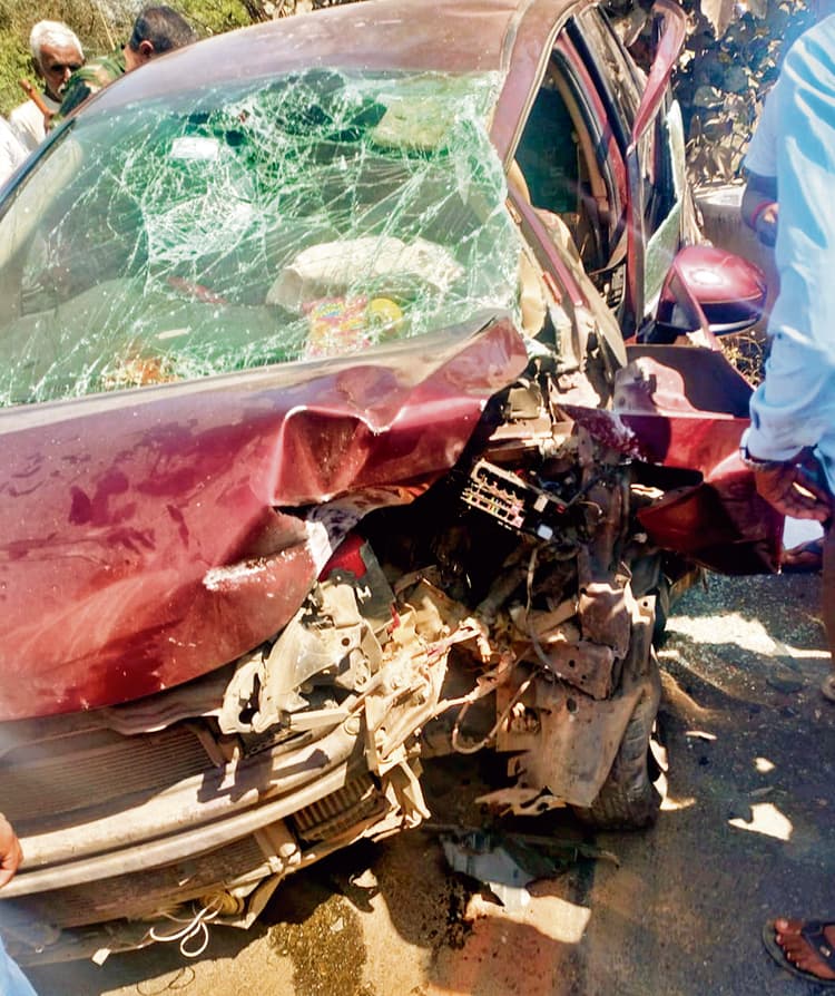 Gaya News : कार ने पुल की दीवार में मारी टक्कर, युवती की मौत, पांच घायल