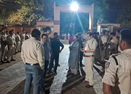 Jamshedpur News : साकची जेल में देर रात छापेमारी करने पहुंचे सिटी एसपी, मचा हड़कंप