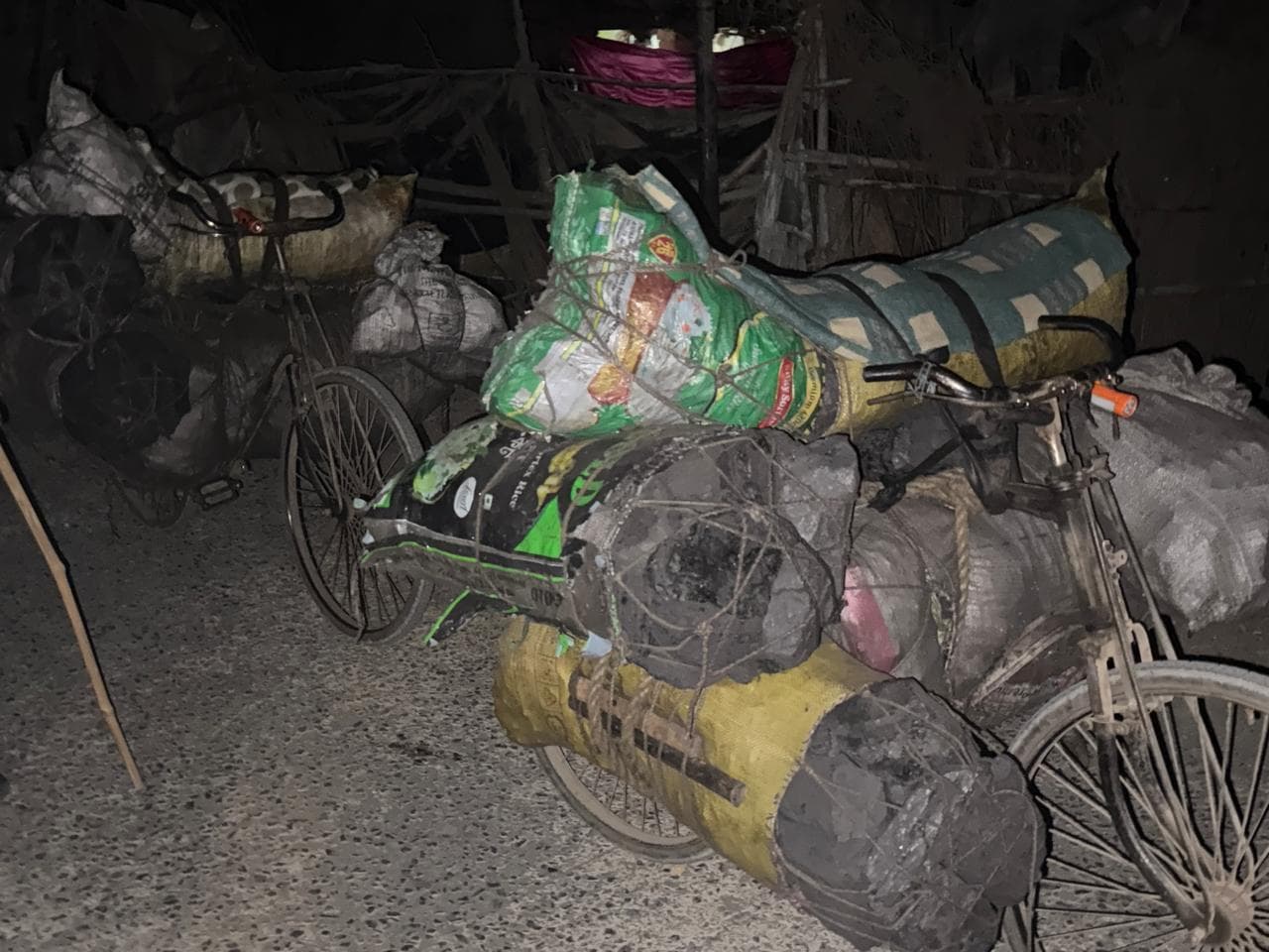 कोयला की अवैध ढुलाई करते 77 साइकिलें जब्त