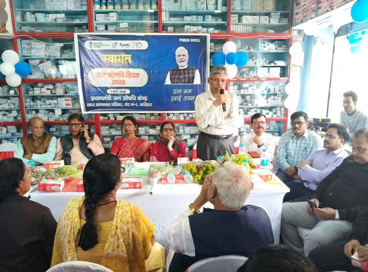 जन औषधि केंद्र में कम कीमतों पर मिल रहीं दवाई, सीएस