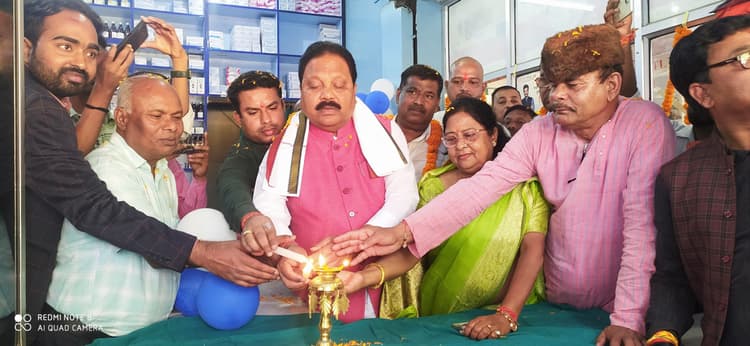 पीएम की सोच है कि गरीबों को कम पैसे में मिले दवाई: सांसद