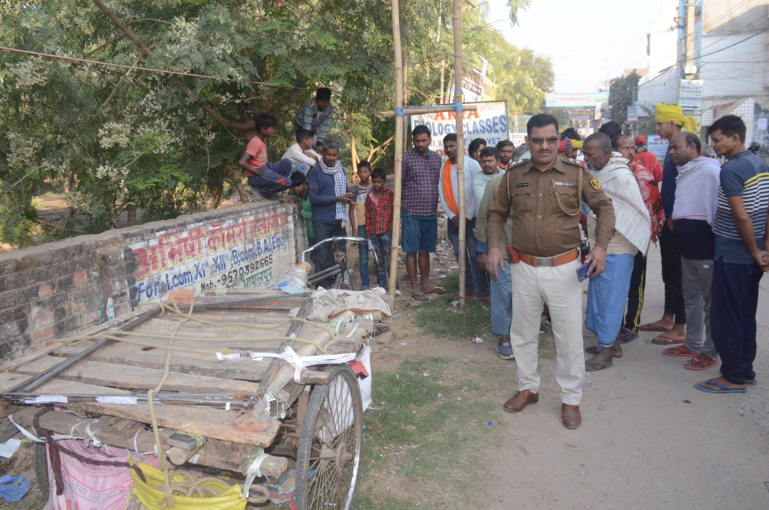 bhagalpur news: ठेला चालक का सड़क किनारे मिला गला रेता शव