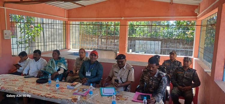 महुआडांड़ में होली को लेकर शांति समिति की बैठक