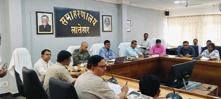 सोशल मीडिया पर रखें नजर: डीसी