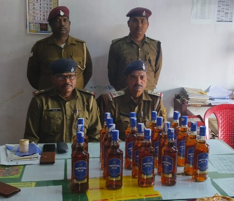 जनसेवा एक्सप्रेस ट्रेन से 19 बोतल विदेशी शराब बरामद