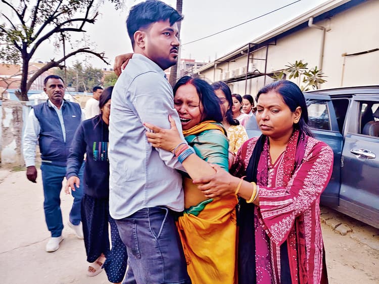 अज्ञात वाहन ने सड़क किनारे जा रहे बुजुर्ग को मारी टक्कर, मौत