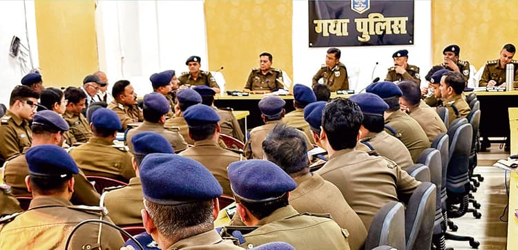 Gaya News : होली में शांति व्यवस्था बनाये रखने को लेकर सुरक्षा के कड़े प्रबंध करें