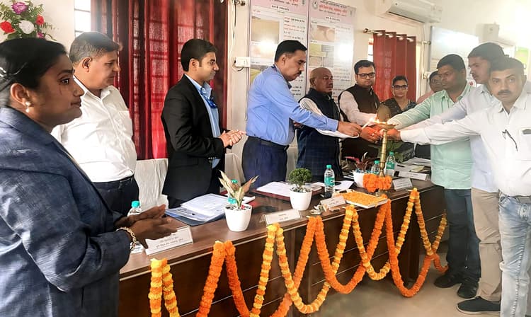 कृषि विज्ञान केंद्र की उपलब्धियों की निदेशक ने की समीक्षा