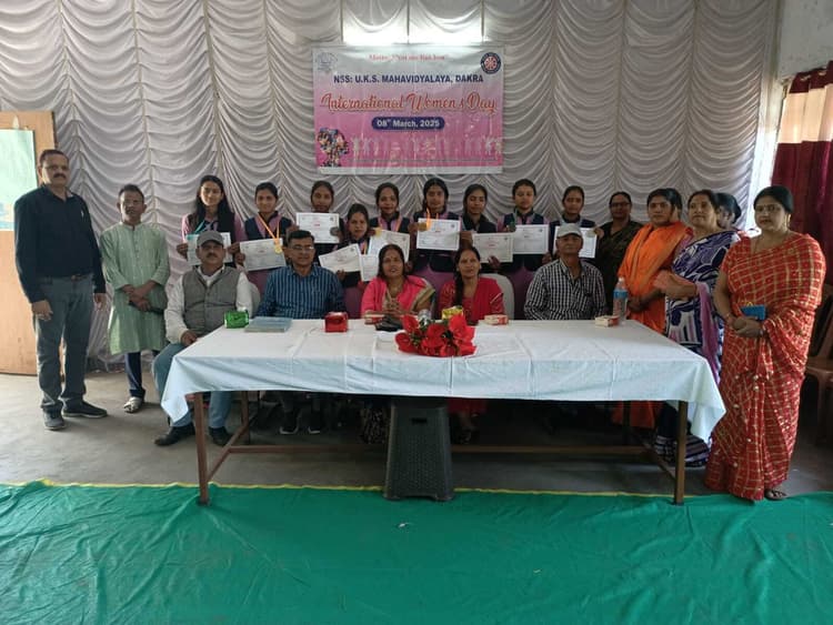 व्यवस्था संभालने के लिए आगे आयें महिलाएं