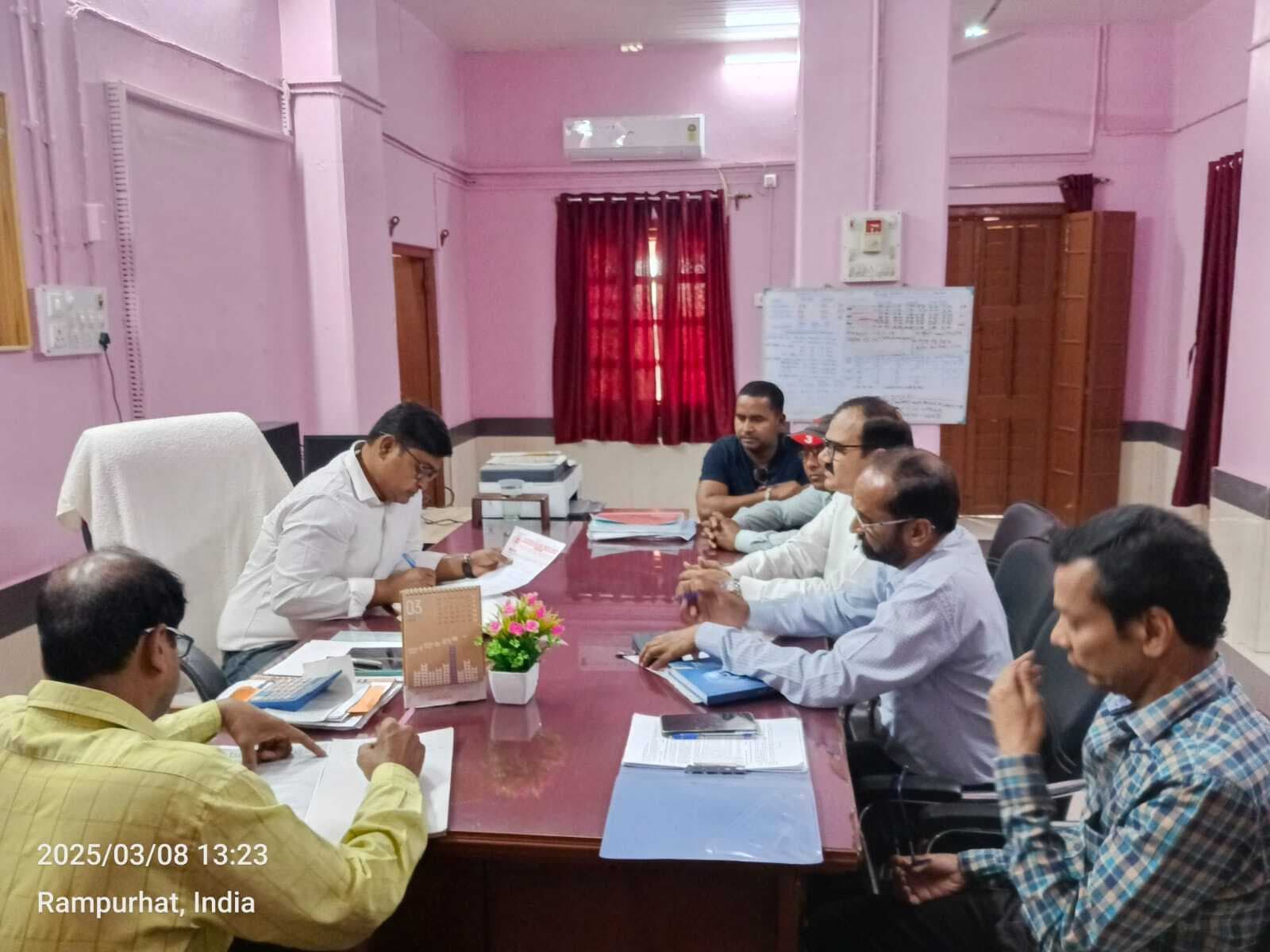 पाकुड़ रेलवे स्टेशन में सुविधाएं बढ़ाने को लेकर एइ के साथ बनी सहमति