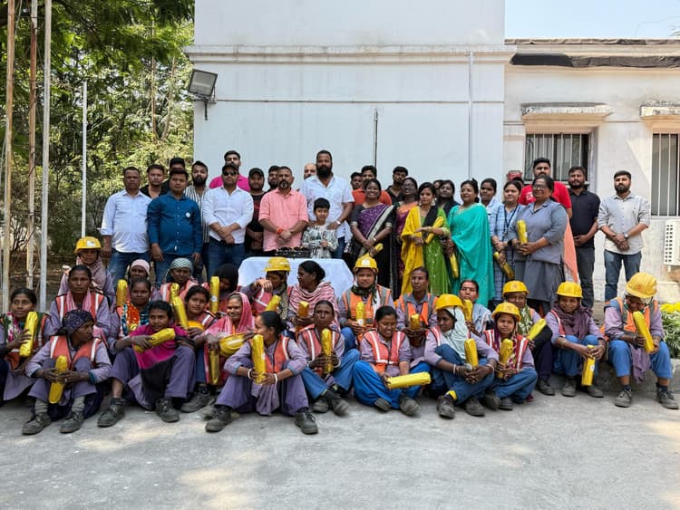 Jamshedpur news. एया फाउंडेशन ने महिला दिवस पर नारी शक्ति को किया सलाम