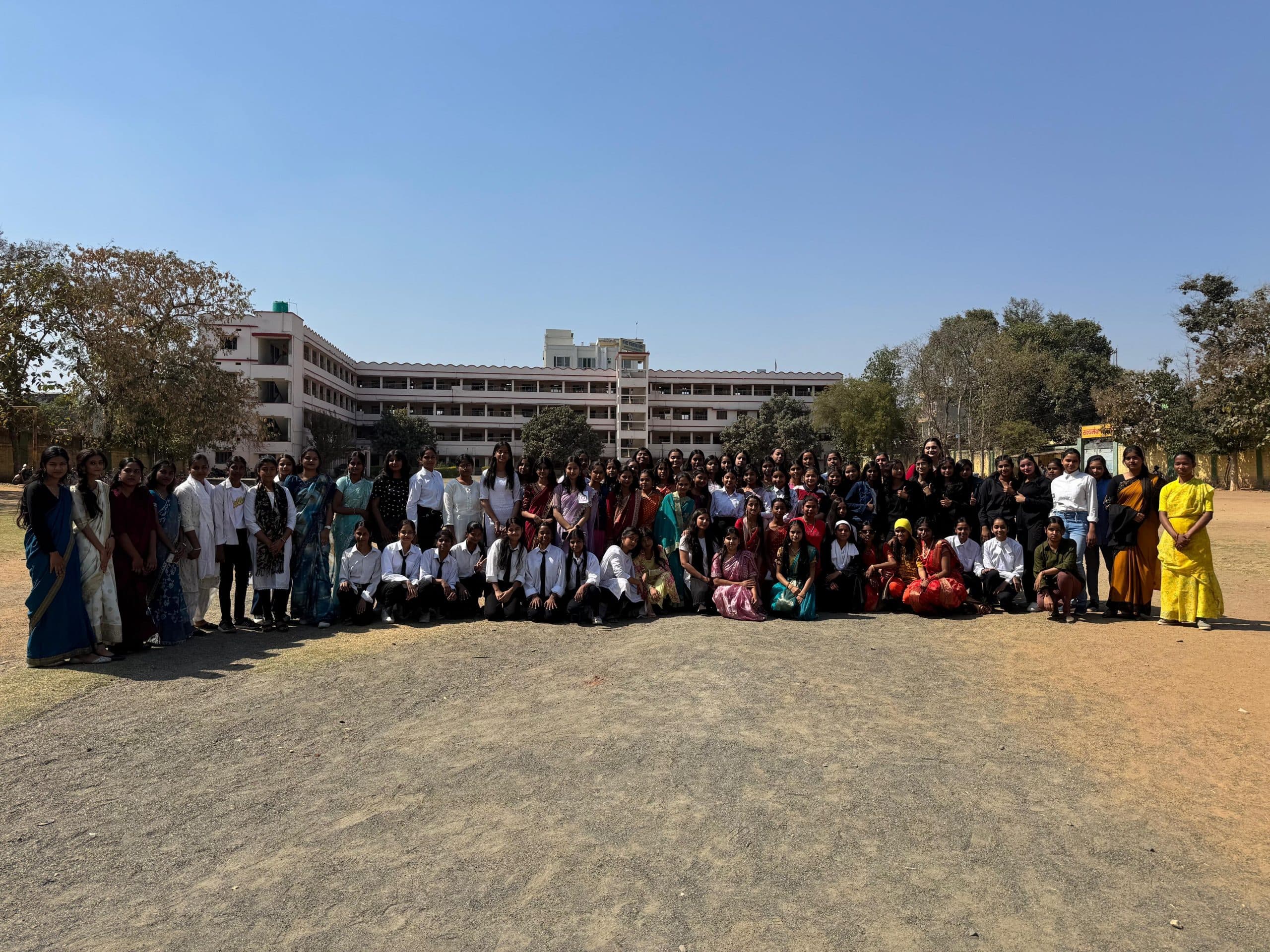 नाटक का मंचन कर मोबाइल के दुष्प्रभाव को बताया