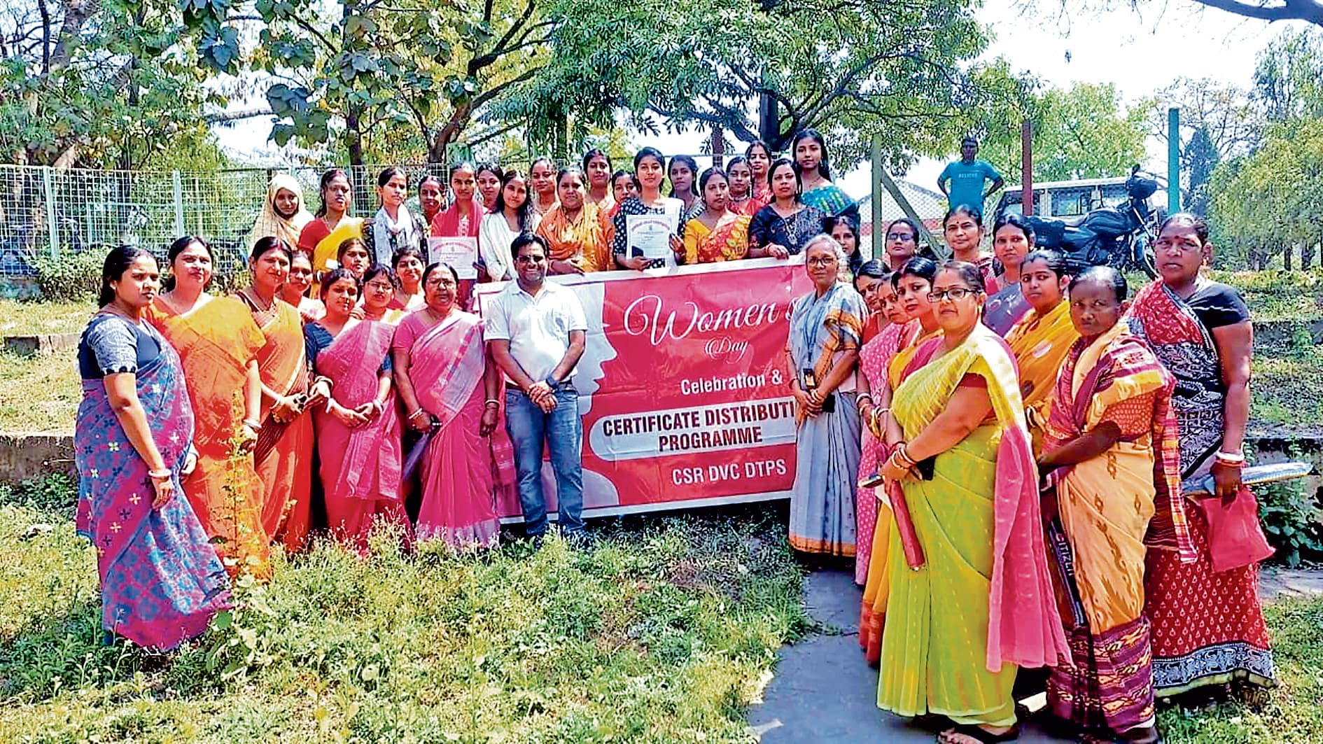 डीटीपीएस में सिलाई प्रशिक्षुओं संग मना महिला दिवस