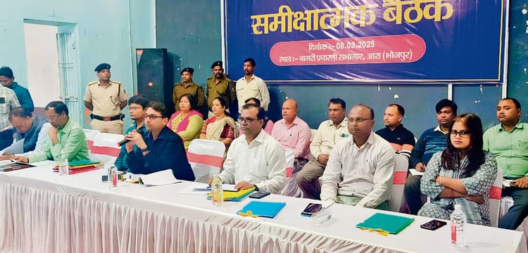 महादलित टोलों में विकास कार्यों को लेकर हुई समीक्षा बैठक