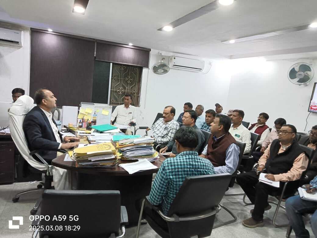 Samastipur News:योजनाओं की धीमी प्रगति पर डीडीसी ने पीओ को दी चेतावनी