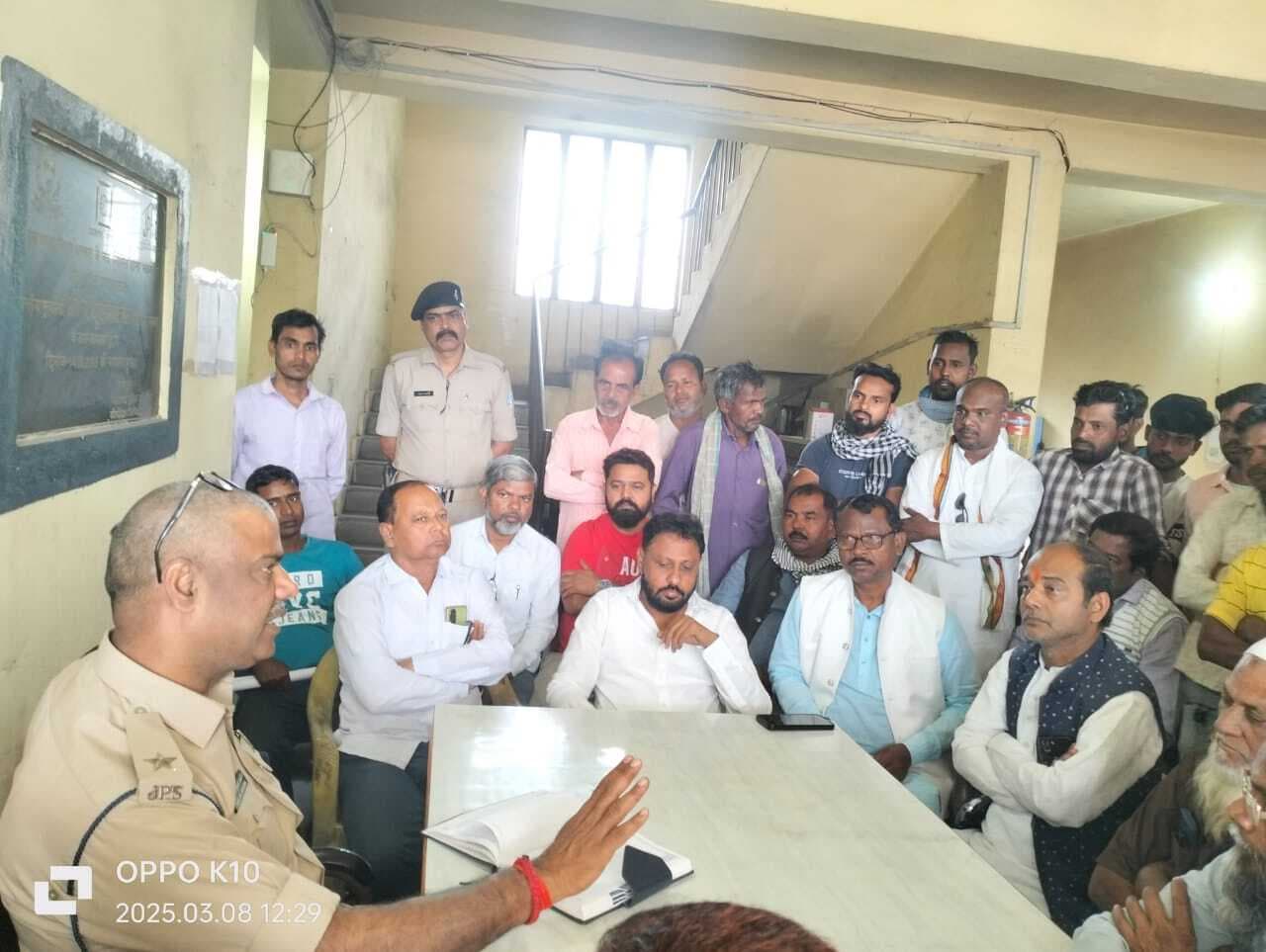 Dhanbad News: दोनों पक्षों के लोग पहुंचे थाना, दोषियों पर होगी कार्रवाई