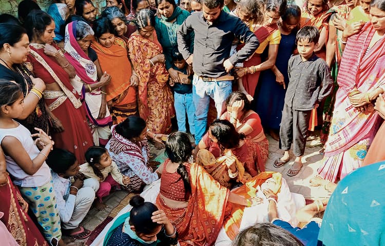 hajipur news. घर के पास लटक रहे करंट प्रवाहित टूटे तार की चपेट में आने से गयी जान