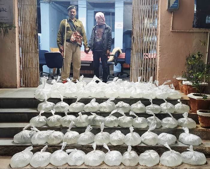 Aurangabad News : 546 लीटर महुआ शराब जब्त, एक गिरफ्तार