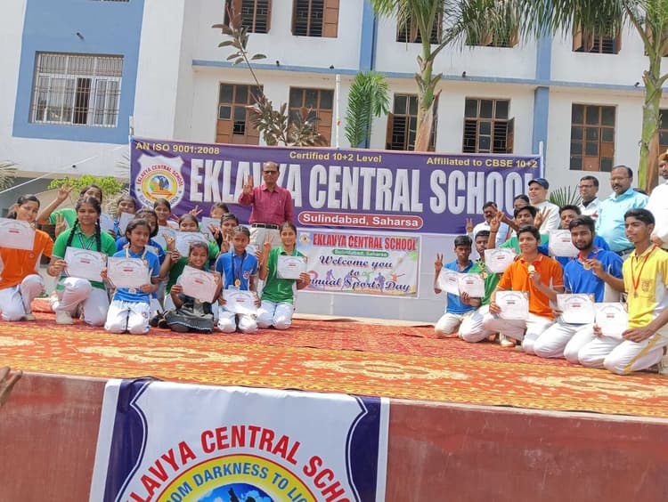 बैडमिंटन में सूर्यांश, मोहन राज, पुष्प व आदित्य ने मारी बाजी