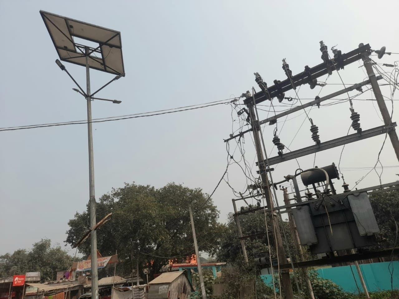 चरैया चौक पर लगा सोलर लाइट खराब