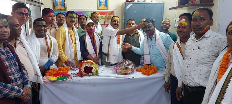 शिक्षकों ने मनाया होली मिलन समारोह