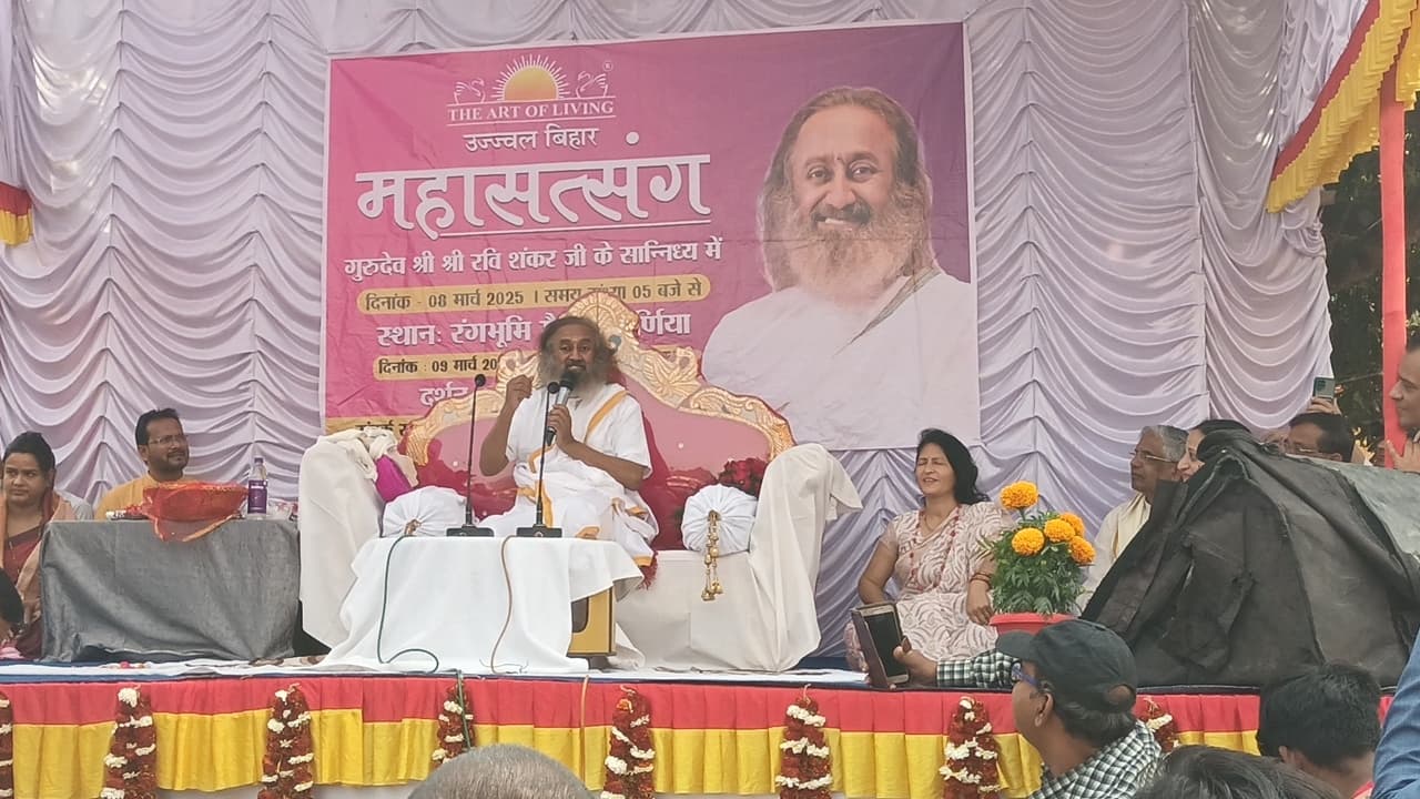 चिंता छोड़ें युवा व किसान, आर्ट ऑफ लिविंग करेगा मदद : श्री श्री रविशंकर